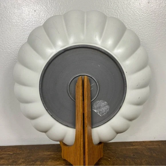 Hearth & Hand 98oz Scalloped Edge Stoneware Shallow Serving Bowl - Picture 4 of 8